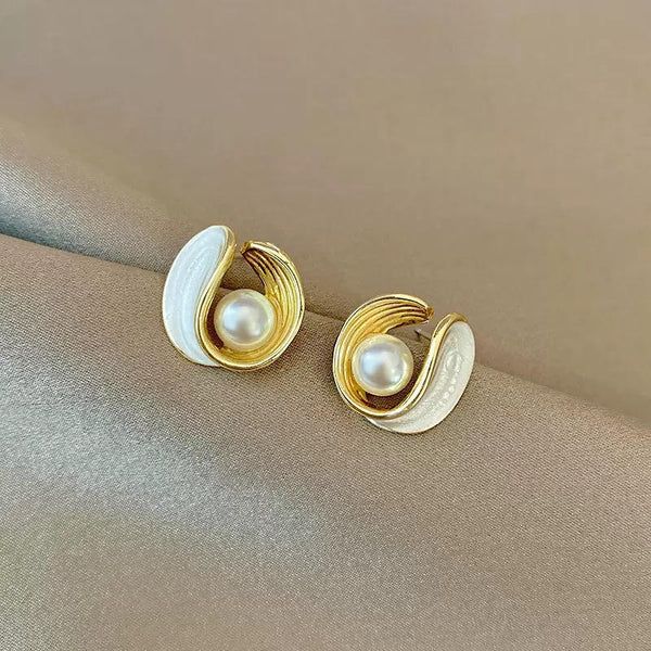 Elegant Korean Pearl Stud Earrings for Women – 14K Gold-Plated Geometric Design Fashion Jewelry